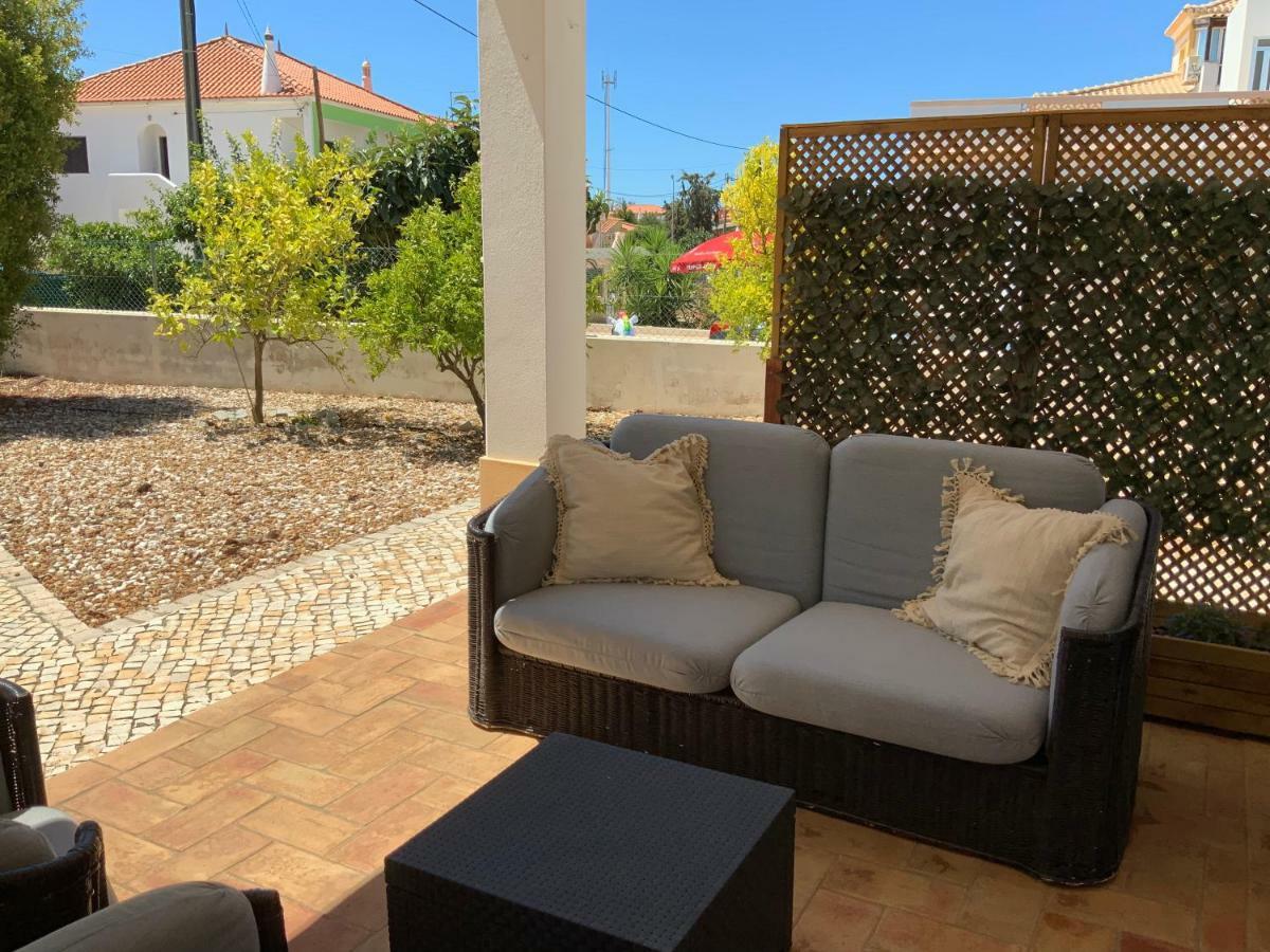 אלבופיירה Guest House Alfarrobeiras מראה חיצוני תמונה