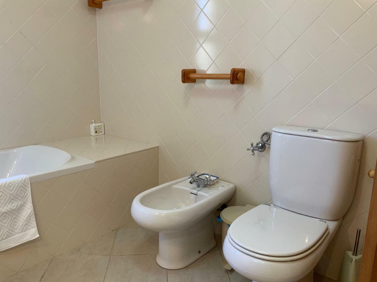 אלבופיירה Guest House Alfarrobeiras מראה חיצוני תמונה