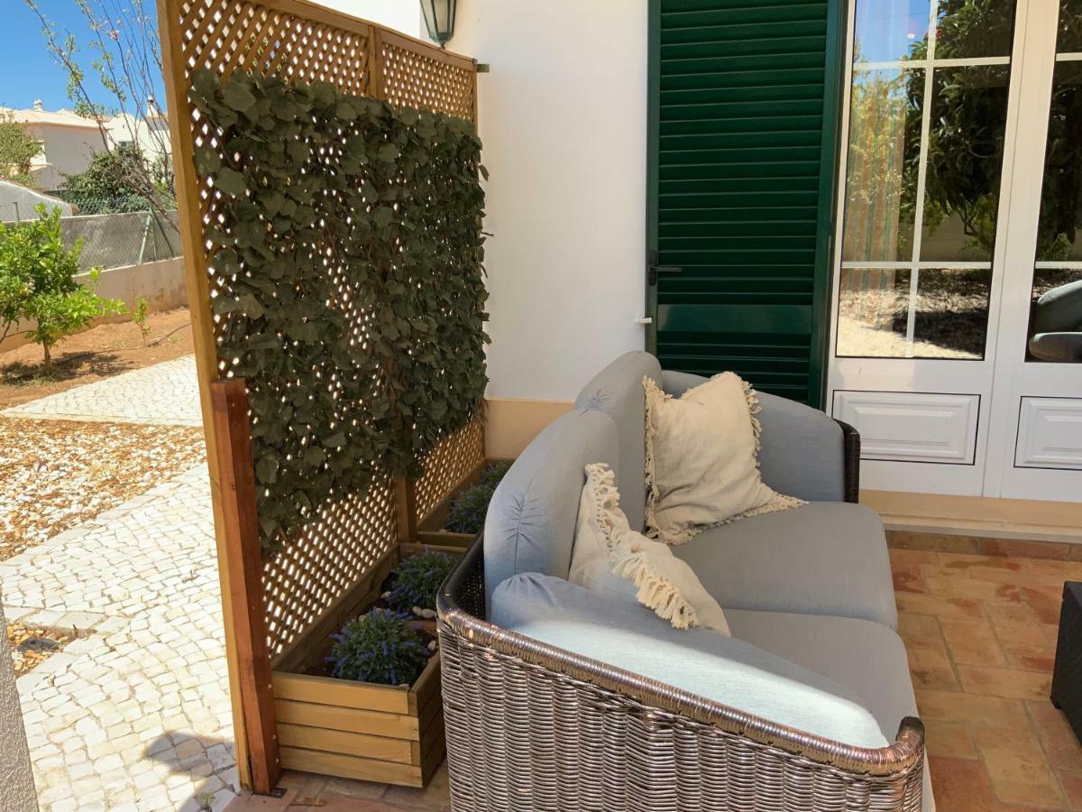 אלבופיירה Guest House Alfarrobeiras מראה חיצוני תמונה