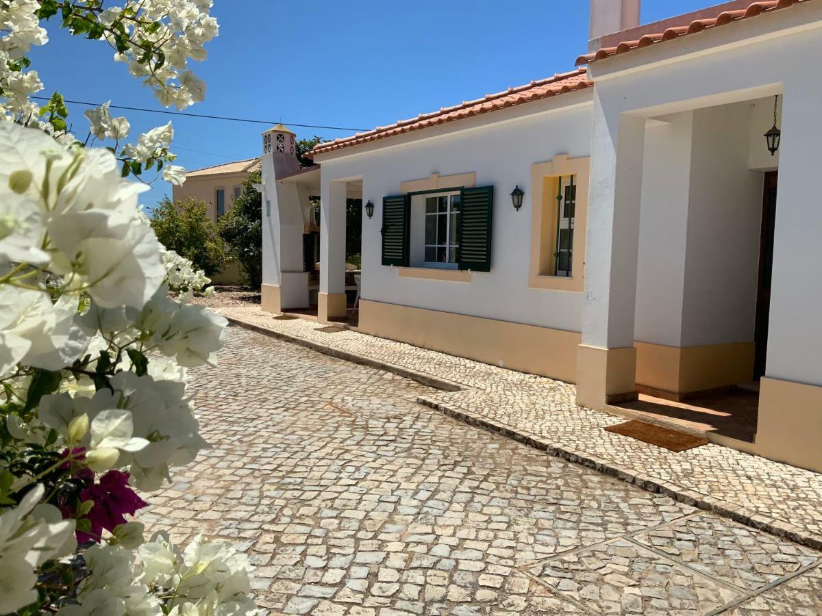 אלבופיירה Guest House Alfarrobeiras מראה חיצוני תמונה
