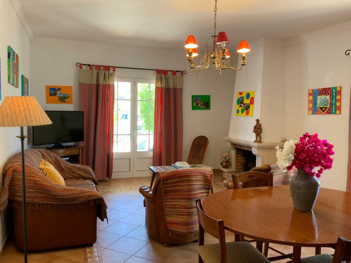אלבופיירה Guest House Alfarrobeiras מראה חיצוני תמונה