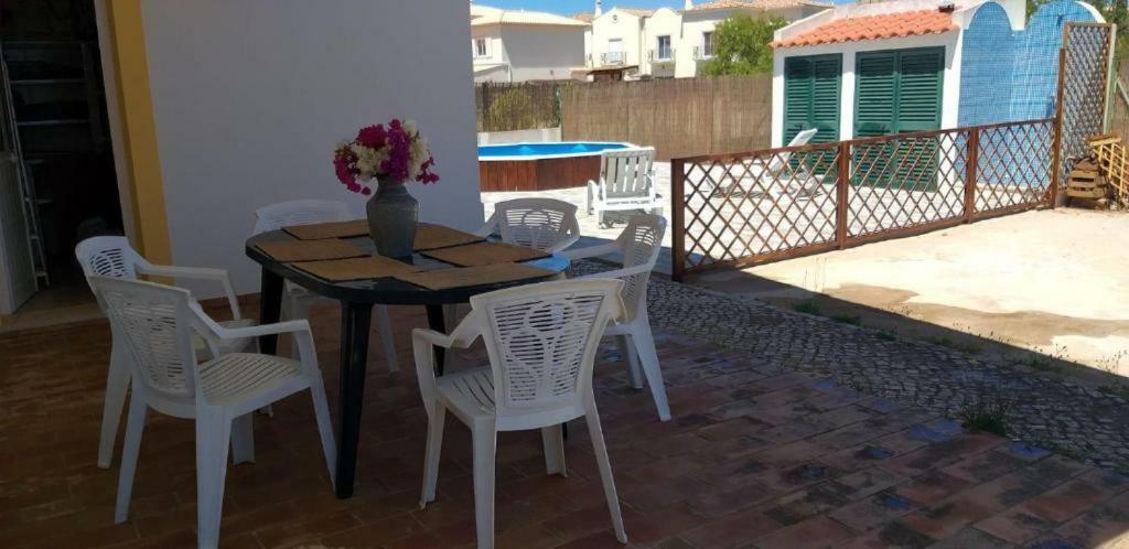 אלבופיירה Guest House Alfarrobeiras מראה חיצוני תמונה