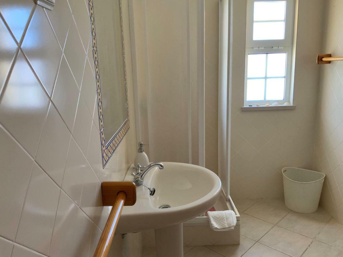 אלבופיירה Guest House Alfarrobeiras מראה חיצוני תמונה