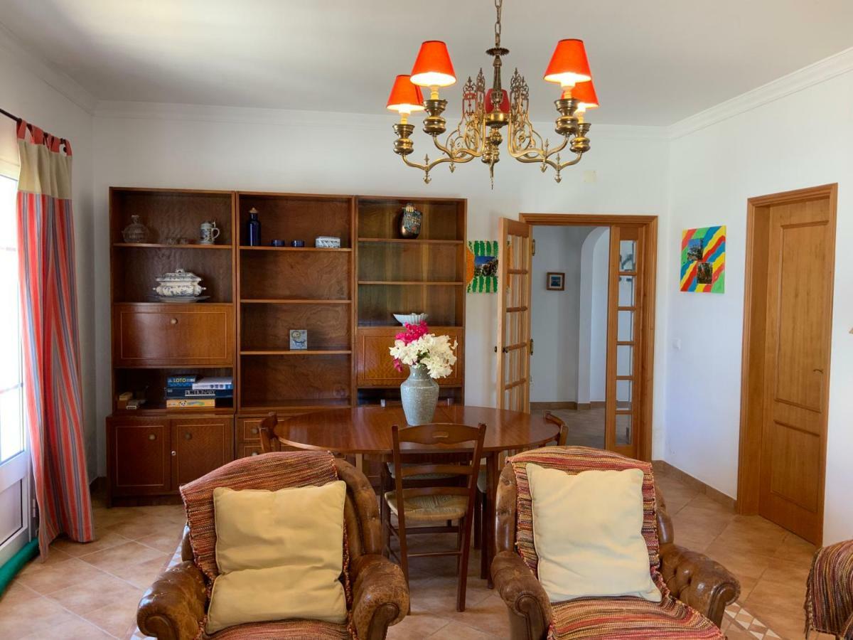 אלבופיירה Guest House Alfarrobeiras מראה חיצוני תמונה