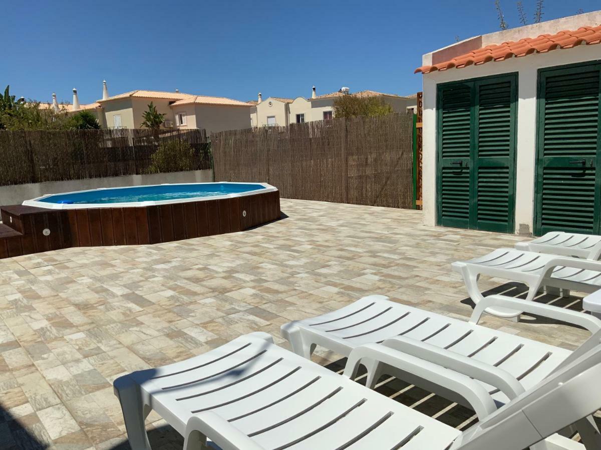 אלבופיירה Guest House Alfarrobeiras מראה חיצוני תמונה