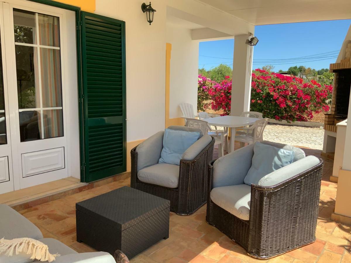 אלבופיירה Guest House Alfarrobeiras מראה חיצוני תמונה