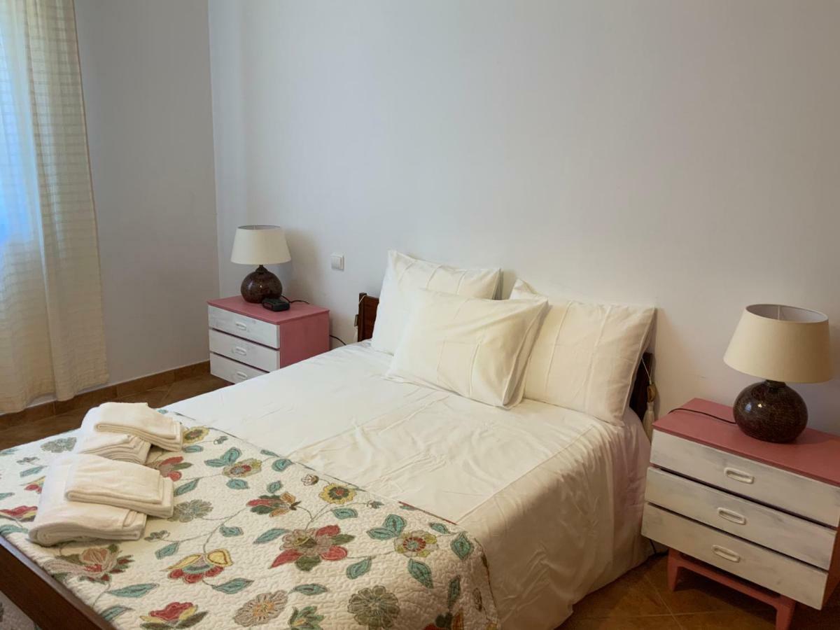 אלבופיירה Guest House Alfarrobeiras מראה חיצוני תמונה